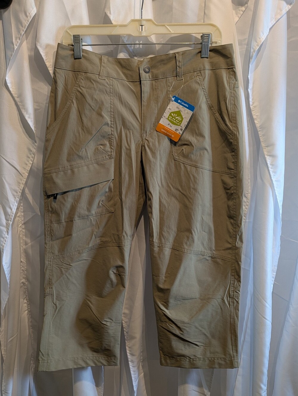 D4 Columbia Omni-Shield Capri Pants Womens Size 10 Inseam 22 Khaki Beige Hiking